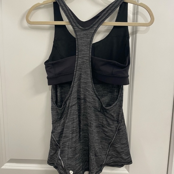 Lululemon Tank Top with Built-In Bra Size 8 - Picture 2 of 3